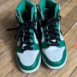 Nike Kids High-Top Sneakers in Green, White and Black